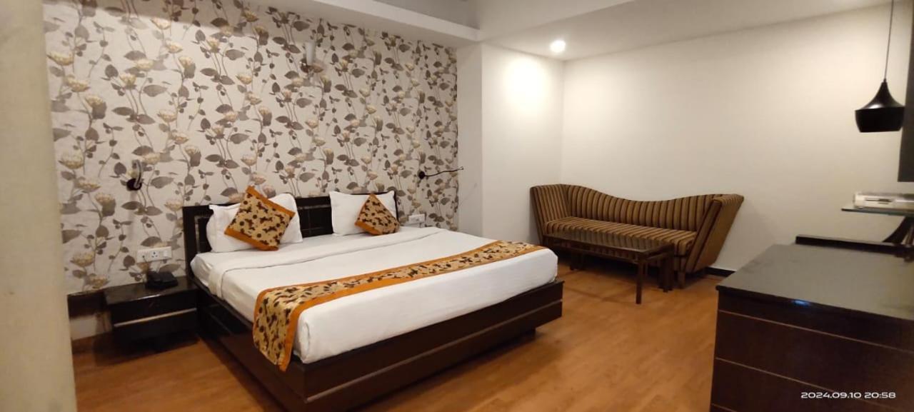 Hotel Queens Tower Amritsar Luaran gambar